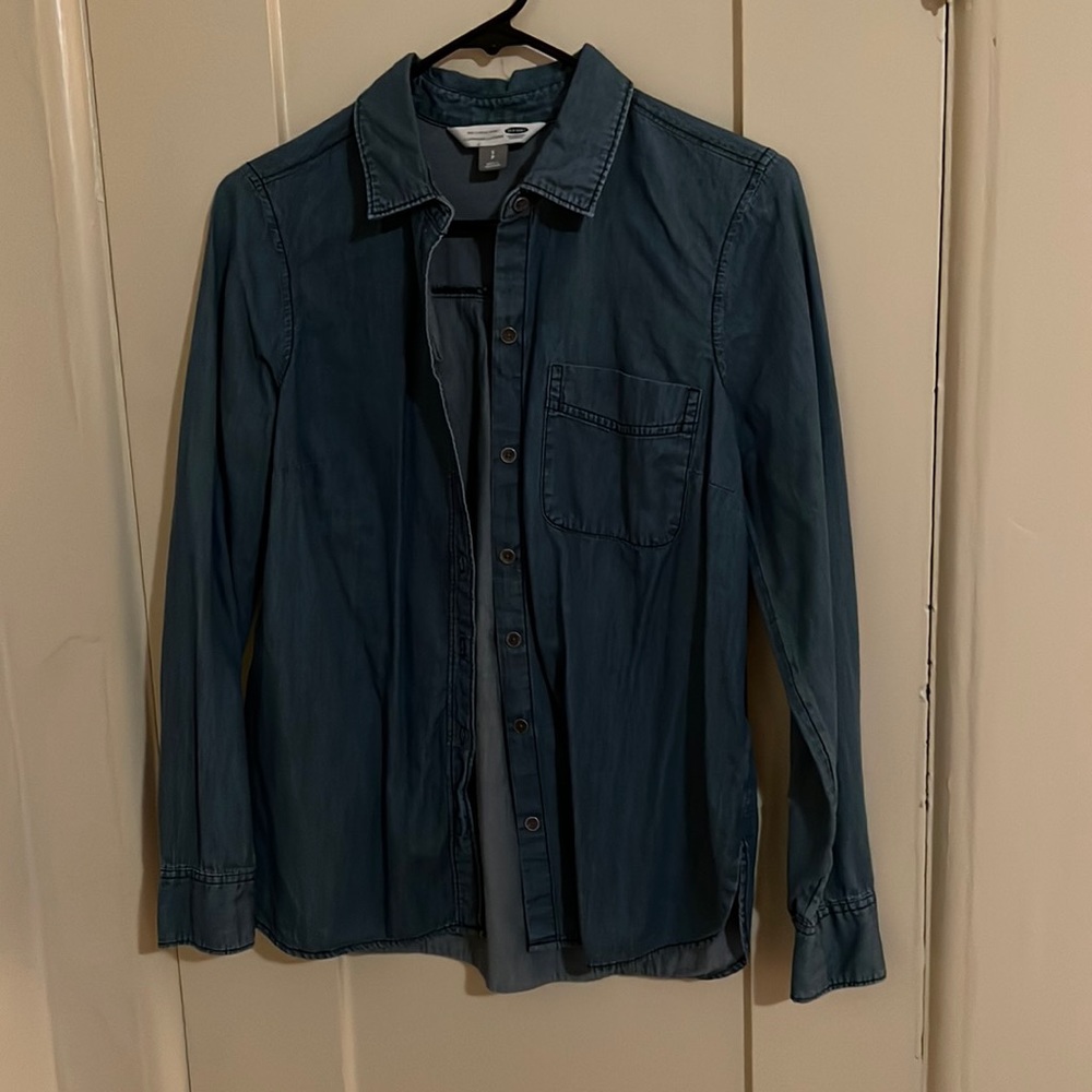 THE CLASSIC SHIRT.

Old Navy women’s Small button up JEAN blouse